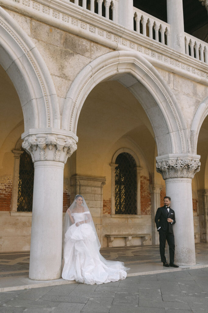 Brautpaar in einer Luxuslocation in Venedig